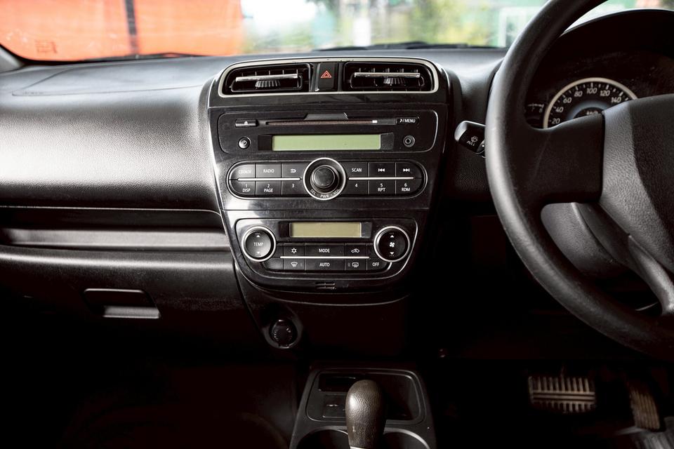 Mitsubishi Attrage 1.2 GLS ปุ่มสตาท์ สีขาว เกียร์ออโต้ ปี 2014 17