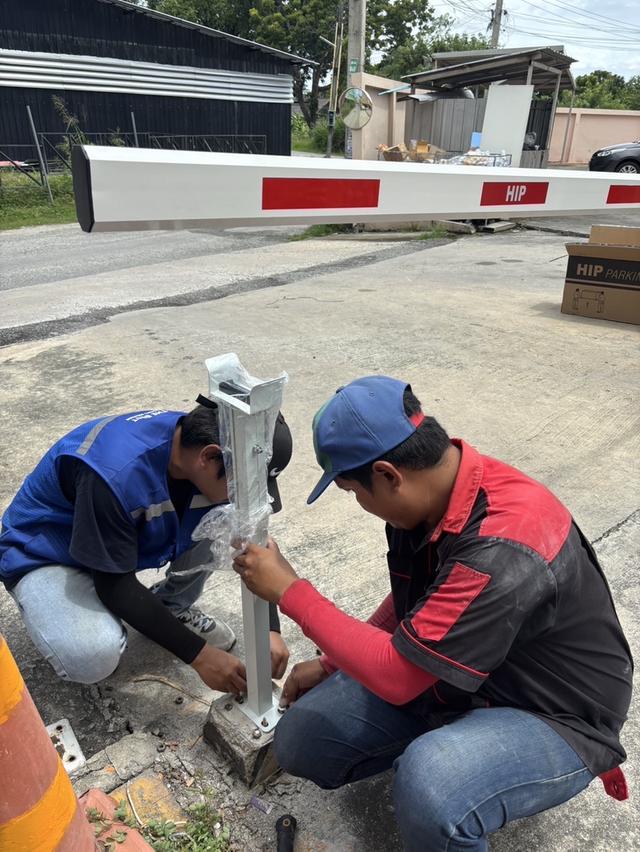 ไม้กั้นเข้าออกหมู่บ้านชลบุรี ไม้กั้นรถยนต์ชลบุรี 063-4422007 ไม้แขนกั้นรถยนต์ชลบุรี พัทยา ศรีราชา บางแสน อ่าวอุดม แหลมฉบัง