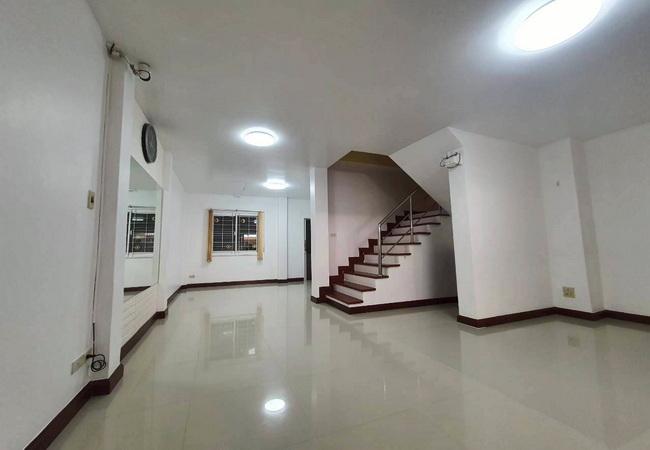 ขายทาวน์เฮ้าส์ หมู่บ้านซื่อตรง สายไหม ซอยหทัยราษฎร์ 98 เนื้อที่ 20 ตร.ว. บ้านสวย พร้อมอยู่ 5