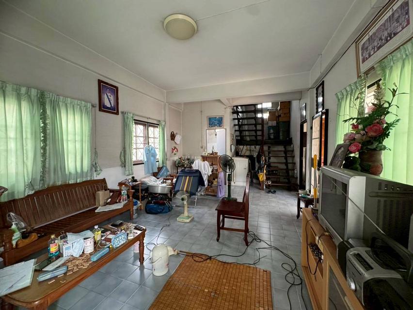 ขายบ้านเดี่ยว หมู่บ้าน ช.รุ่งเรือง 6 ราคาต่ำกว่าตลาด เหมาะกับการลงทุน (N.2000) 2