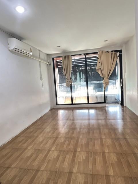 ให้เช่าโฮมออฟฟิศ 2 ชั้น 2 หลังติดกัน ถ.อโศก-ดินแดง หลังตึกฟอร์จูน ใกล้ MRT พระราม 9 8