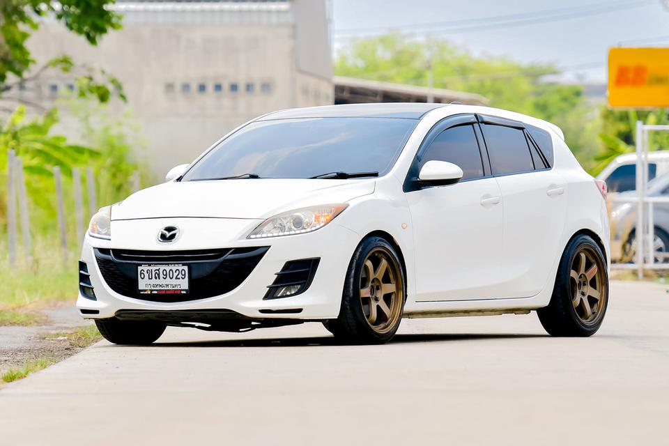 🎯 MAZDA 3 1.6 A/T ปี 2012 💯🚘 รถสีขาว-ดำ 🚘💯 รถบ้านแท้ 💯🕰 เลขไมล์ 226,xxx km.✔ ไฟหน้า Projector Lens ✔ ไฟตัดหมอก✔ กระจกมองข้าง ปรับ/พับ ไฟฟ้า ✔ รูปย่อยที่ 2