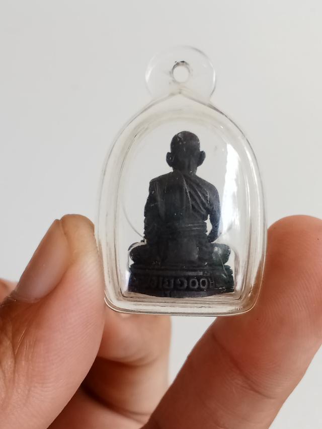 รูปหล่อก้นอุดกริ่งที่ระลึกครบรอบ100ปีเนื้อรมดำหลวงพ่อมุ่ยวัดดอนไร่ปี2532พร้อมเลี่ยมกันนํ้า