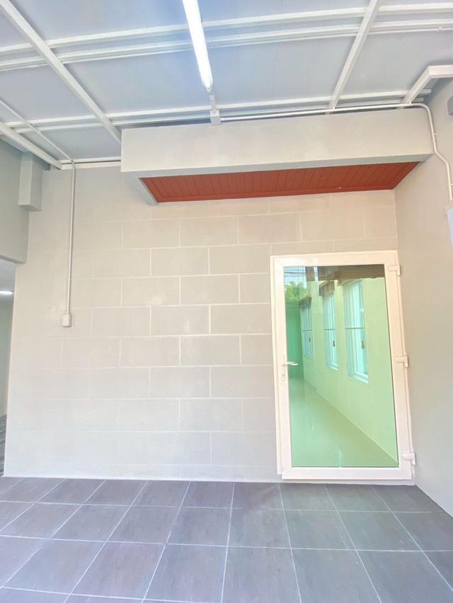 ขายทาวน์โฮม 3 ชั้น หลังมุม  เนื้อที่ 30.3 ตร.วา  หมู่บ้านเมอริทเพลส 2  ถนนลาดพร้าว 101 ซอย 39 แขวงวังทองหลาง 15