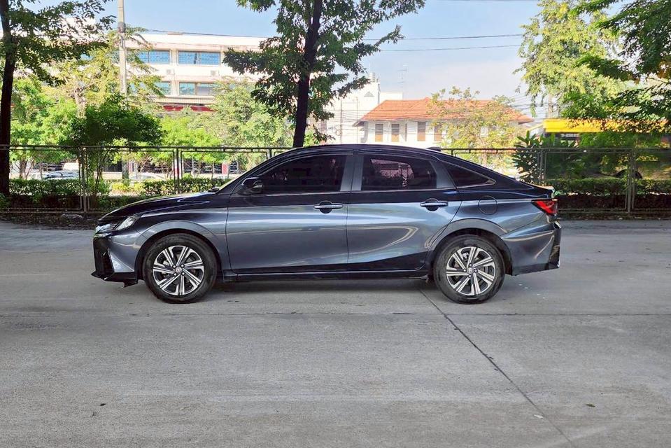 TOYOTA YARIS ATIV 1.2 PREMIUM LUXURY AT ปี 2024 รถสวยมือเดียว ไมล์น้อย 8