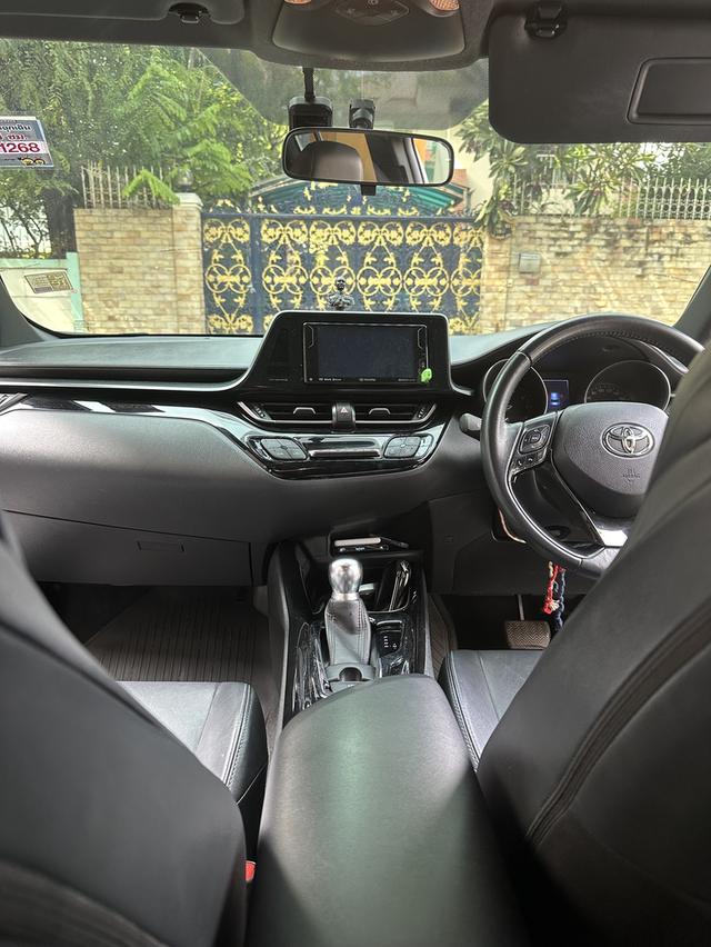 ขายด่วน Toyota C-HR 1.8 Entry ปี 2019 สีเทา 8