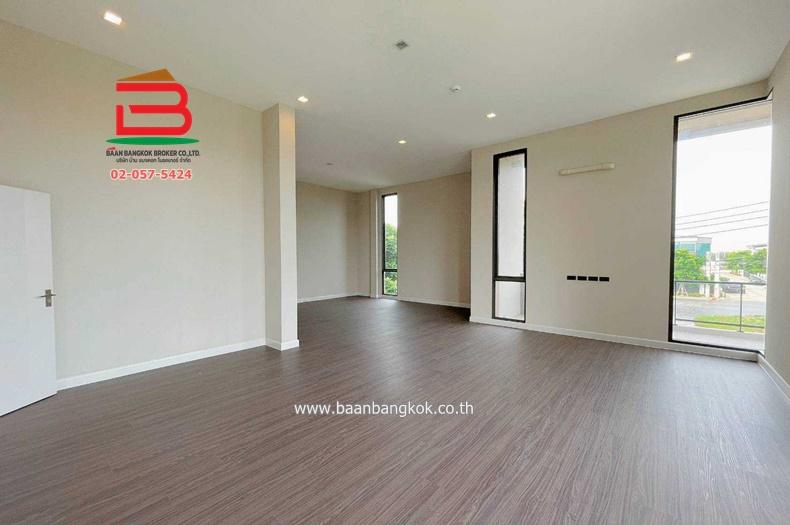 บ้านเดี่ยว หมู่บ้าน บางกอก บูเลอวาร์ด วิภาวดี-พหลโยธิน เนื้อที่ 86.7 ตรว. ตำบลคลองหนึ่ง อำเภอคลองหลวง จังหวัดปทุมธานี 12