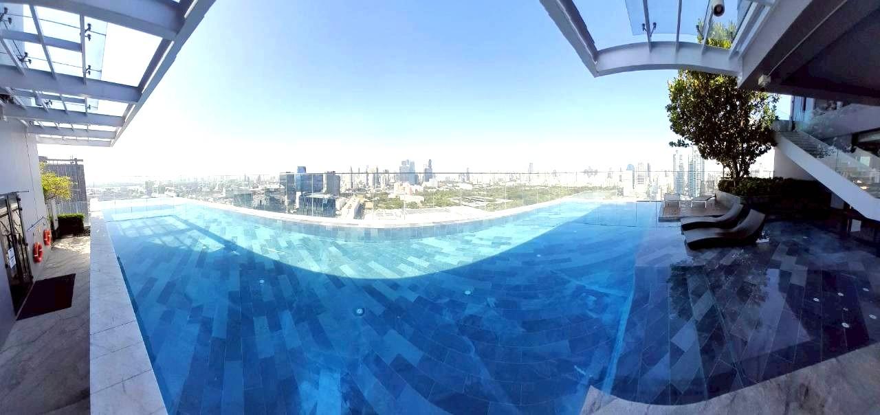 ไซมิส เอ๊กซ์คลูวีฟ ควีนส์ 10