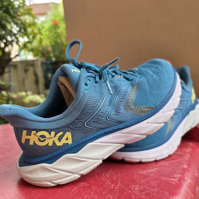 รองเท้าวิ่ง Hoka มือสอง ไซส์ 38