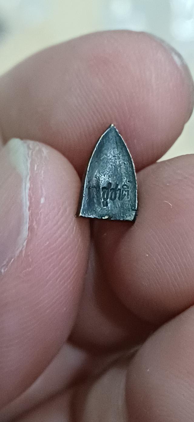 หลวงปู่ทวด พิมพ์เตารีดจิ๋ว รุ่นกำนันชูชาติ วัดช้างให้ ซึ่งด้านหลังองค์พระมีโค้ด "ก.ชูชาติ" รูปที่ 5