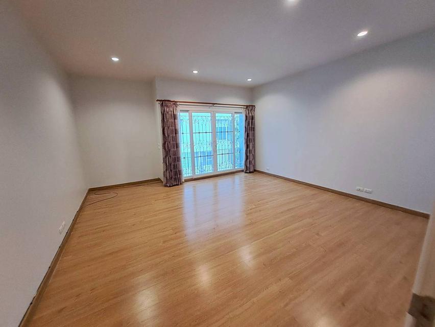 ให้เช่าทาวน์โฮม 3 ชั้น พาทิโอ ซอยพัฒนาการ 38 สวยพร้อมอยู่ ใกล้ APL หัวหมาก (N.1990) 2