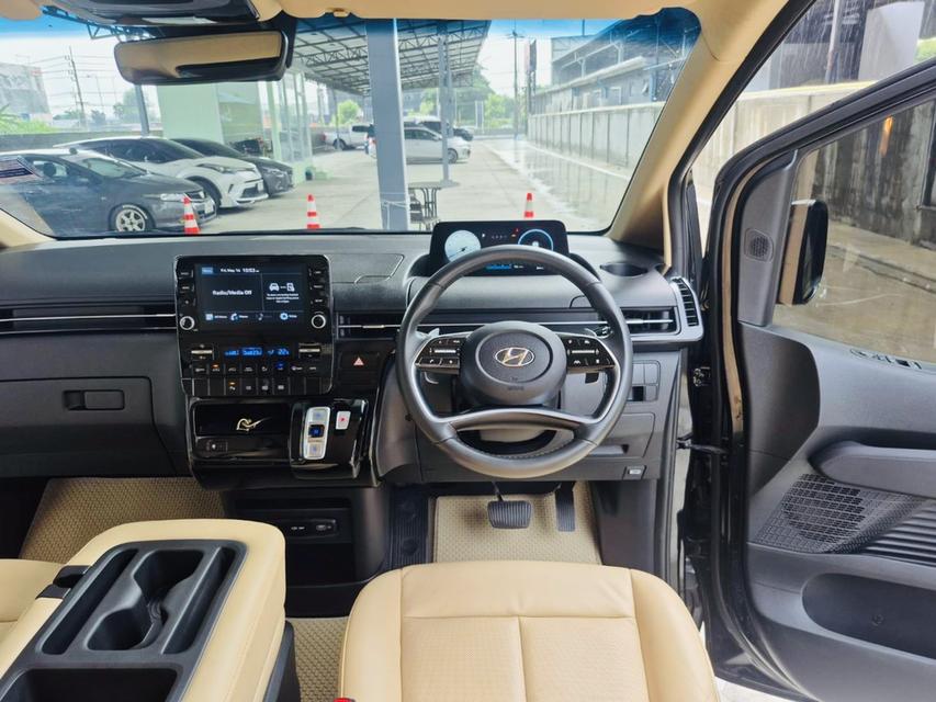 เพียง 20,000 กิโล HYUNDAI STARIA SEL รถสวย โทร.0922639576 เอ๋ 17