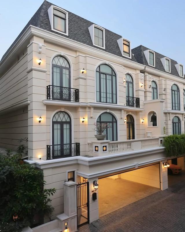 ขาย Pool Villa หรู 3 ชั้น The Boulevard Ekamai 22 สุขุมวิท 63 ขนาด 500 ตรม. แต่งหรู พร้อมลิฟท์ และสระว่ายน้ำส่วนตัว **ขา 2