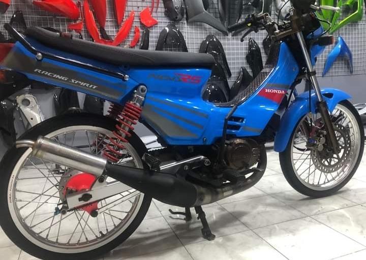 Honda nova สีน้ำเงินแดง 2