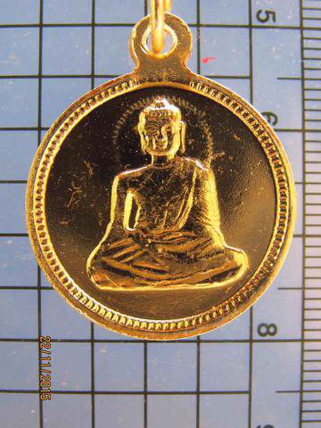 รูป 2842 เหรียญกลม กะไหล่ทอง เจดีย์ หลังพระพุทธเจ้า
