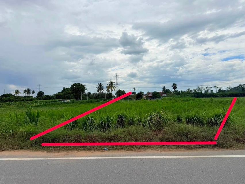 ที่ดินสวยใกล้มอเตอร์เวย์ m81 ด่านท่ามะกาขาขึ้น-ลงเนื้อที่1ไร่ 25 ตร.วา ยกแปลง 750,000 บาทต่อรองได้ 5