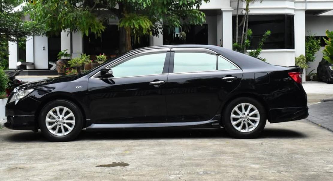 Toyota Camry สีดำ 7