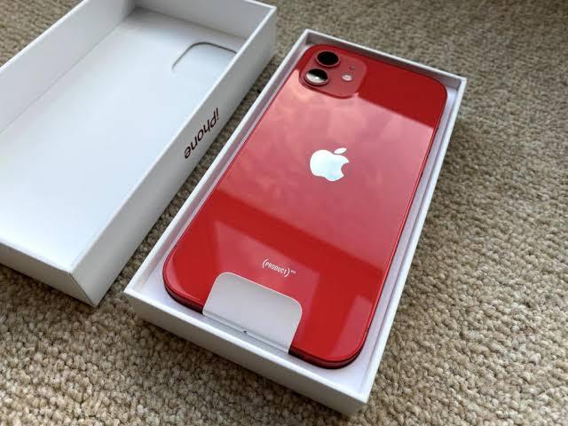 iPhone 12 สีแดง 3