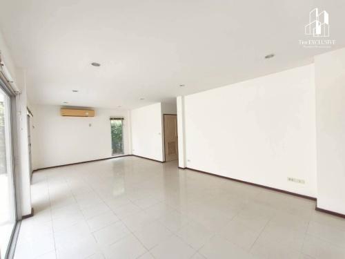 ขายบ้านเดี่ยว 2 ชั้น พร้อมอยู่ ทำเลวัชรพล 9