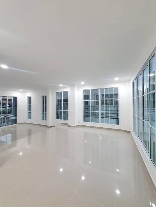 ขายบ้านเดี่ยว หมู่บ้านลลิลเดอะยังเอ็กซ์คลูทีฟ กาญจนาภิเษก 36 ติดถนนกาญจนา-เฉลิมพระกียรติ (N.1981) 2