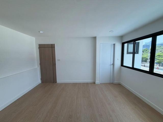 ทาวน์โฮม Sukhumvit 101 รีโนเวทใหม่พร้อมอยู่4 นอน 6ห้องน้ำ ใกล้ BTS ปุณณวิถี 6
