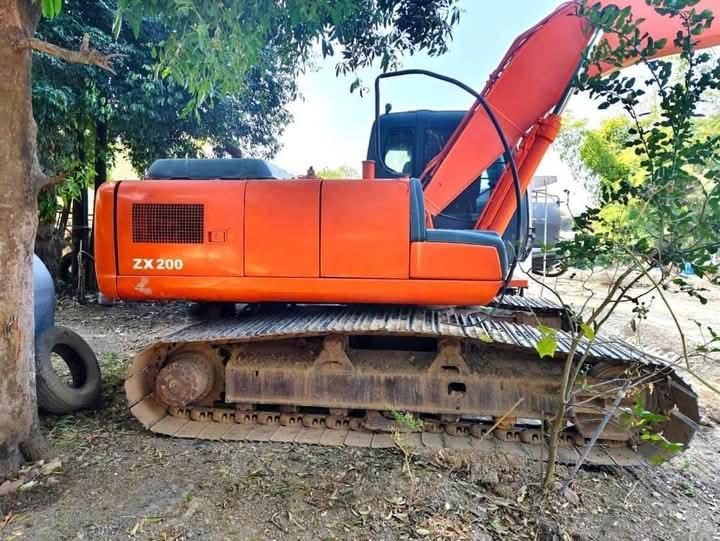 Hitachi ZX200-1  4