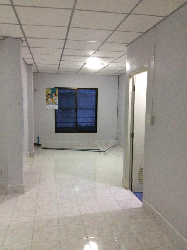 ขายทาวน์เฮ้าส์ 2 ชั้น 3 ห้องนอน 2 ห้องน้ำเนื้อที่ 19 ตารางวา หมู่บ้านสุวรรณวิลล่า ตำบลเสม็ด อำเภอเมืองชลบุร ีจังหวัดชลบุรี 2