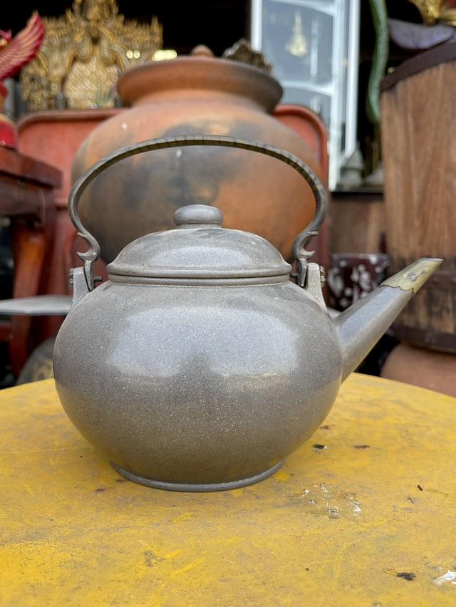 กาน้ำชาดินเผาโบราณ ปั้นชาอี๋ซิง Yixing teapot ผิวขัดมัน สีดำ ใบใหญ่ ป้านชาเก่า