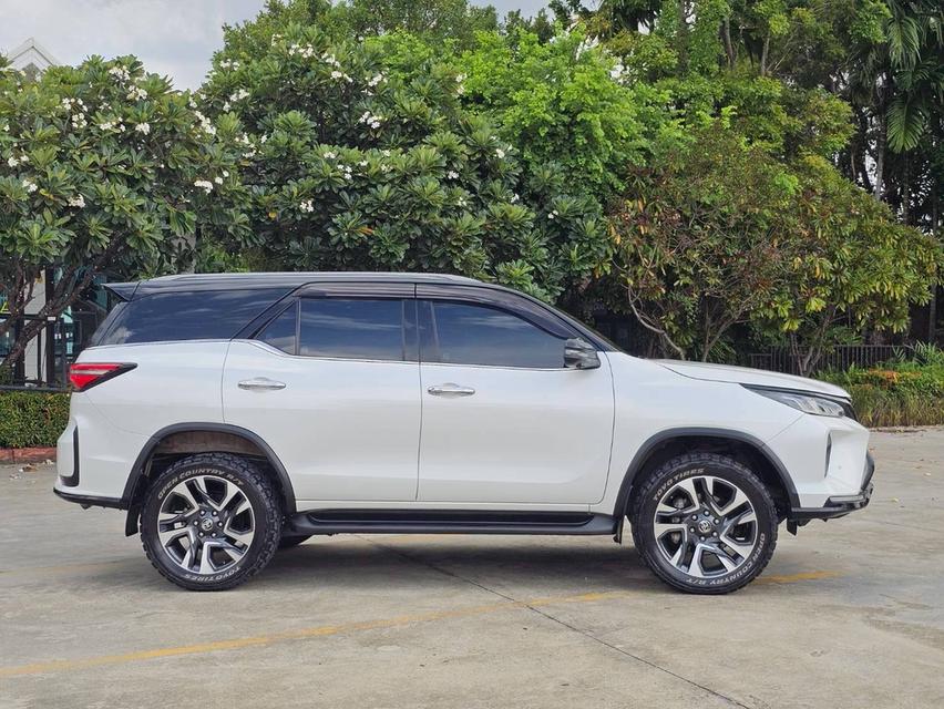 เข้าใหม่#Toyota #Fortuner 2.8 Legender 4WD Black Top ปี 2023 จด 24 รูปที่ 5