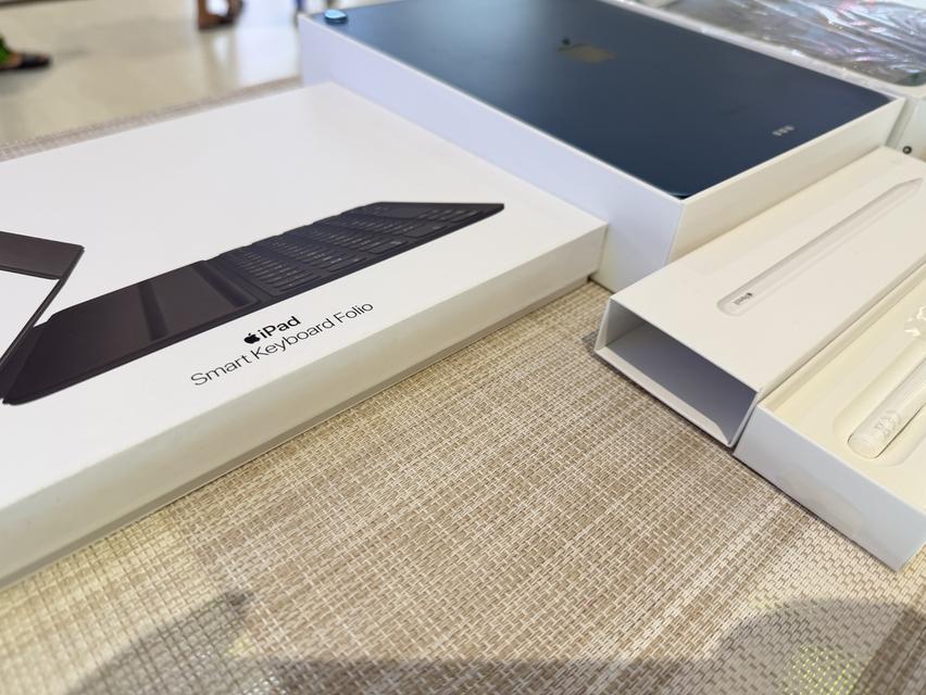 iPad Air5 Wi-Fi 256 ขายพร้อมคีย์บอร์ดและปากกาสภาพดีดีมาก