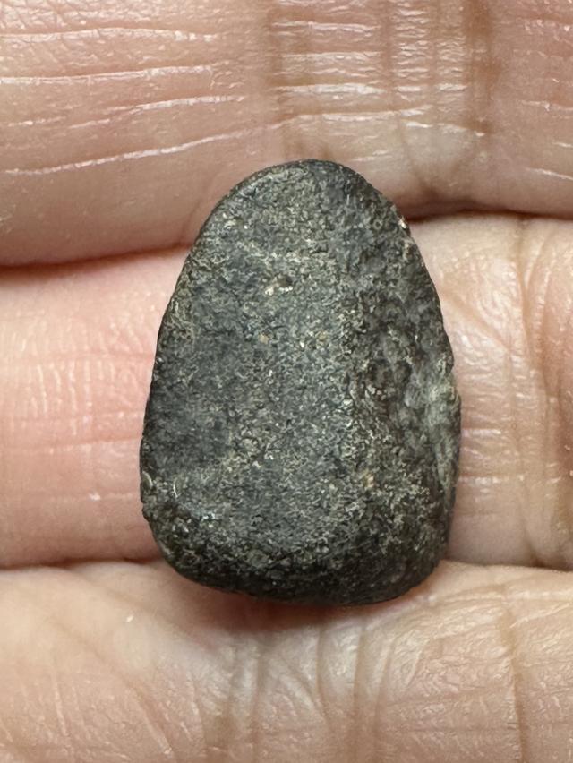 พระปิดตา เนื้อผงคลุกรัก ไม่ทราบที่ รูปที่ 2