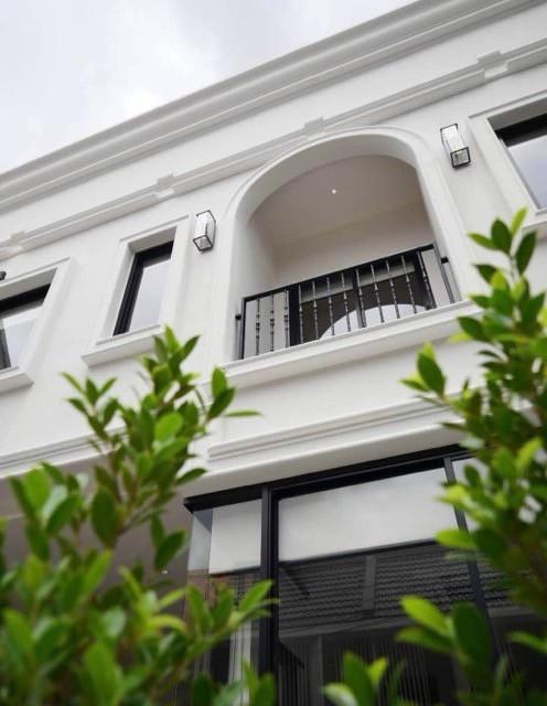 ขายทาวน์เฮ้าส์ 2 ชั้น สไตล์ Modern classic เนื้อที่ 34 ตร.วา ถนนสุขุมวิท71 ซอยปรีดีพนมยงค์42 ย่านปรีดี เอกมัย ทองหล่อ   9