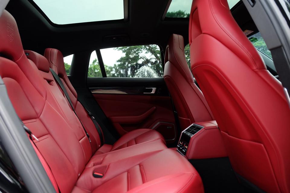 Porsche Panamera Sport Turismo 4 E-Hybrid Facelift ปี 2022 Full Option รูปที่ 15