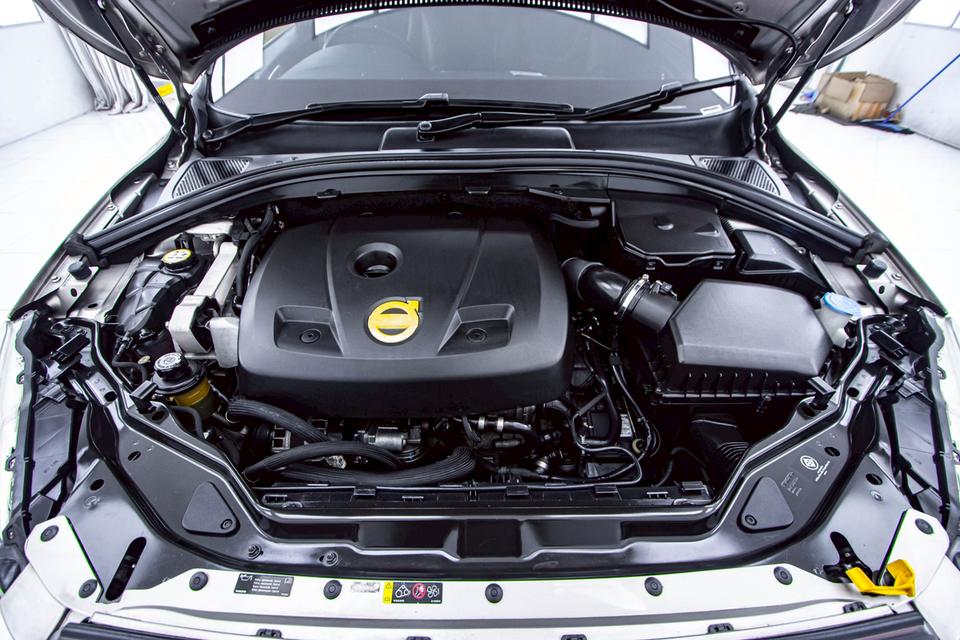 VOLVO XC60 T5 2.0 2015