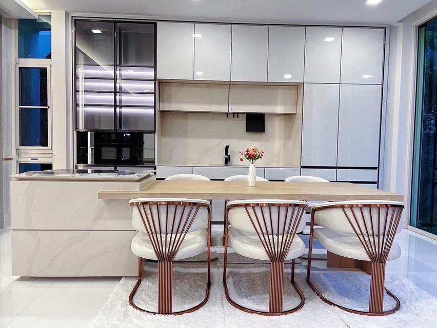 Luxury 3-Story House with Private Elevator at Vive Ekamai–RamintraModern design, fully furnished, dog-friendly, and easy access to the expressway. 6