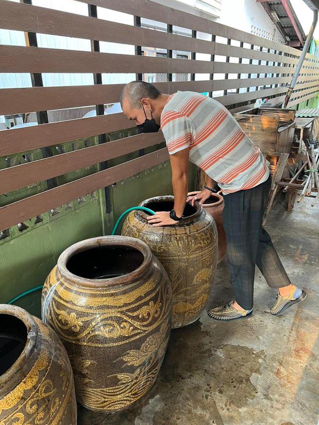 รับซื้อองค์เก่า รับซื้อโอ่งเขียวไข่กา รับซื้อโอ่งมือสอง