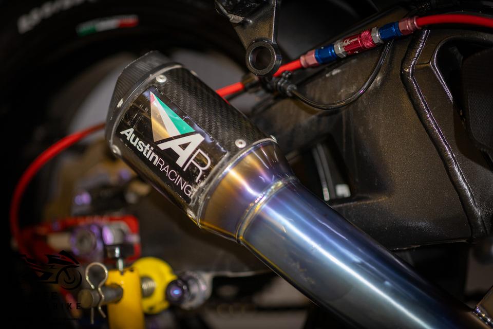 Kawasaki ZX-10RR ปี 2017 12