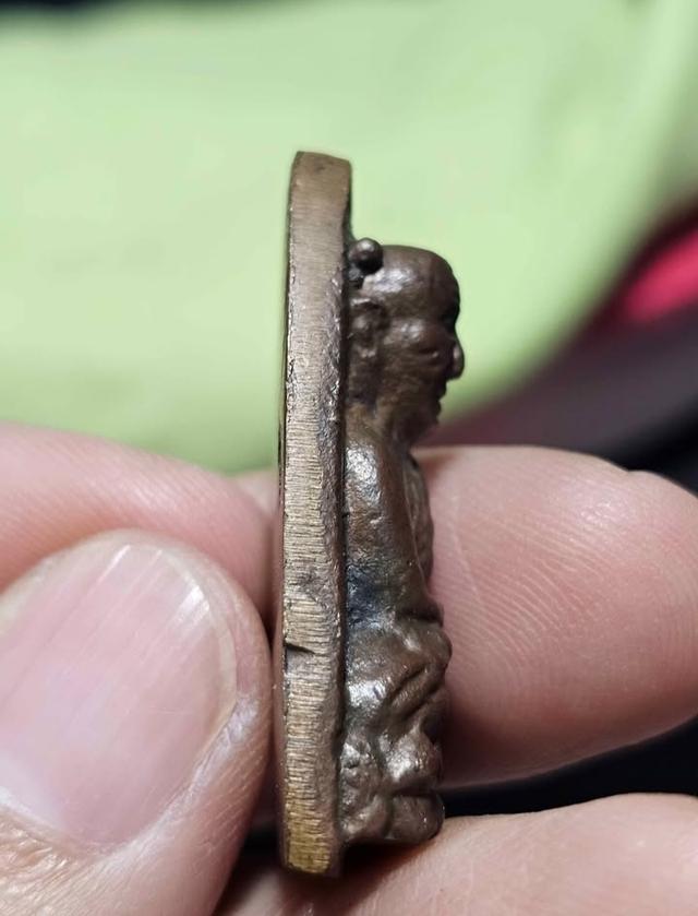 หลวงปู่ทวดพิมพ์เตารีดแบบราคาแบ่งปันครับ