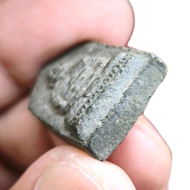 พระผงรูปเหมือนรุ่นแรก หลวงพ่อเคน วัดถ้ำเขาอีโต้ จ.ปราจีนบุรี 3