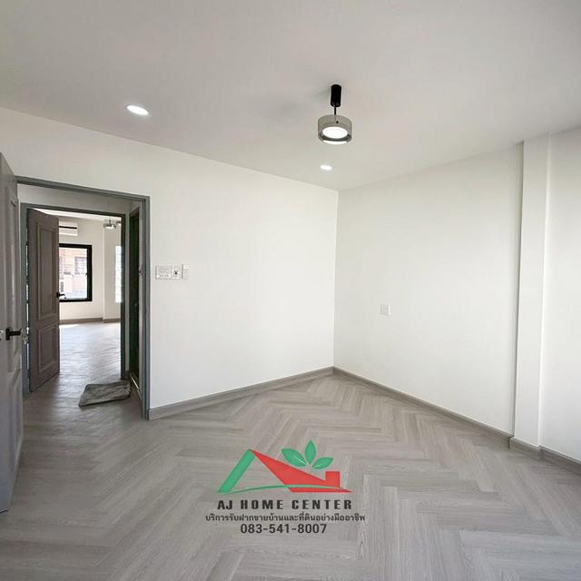 ขายทาวน์เฮ้าส์18ตรว. ม.เลิศอุบล โชคชัย4 ซ.22 รีโนเวทใหม่ทั้งหลัง กู้ได้เต็ม 8