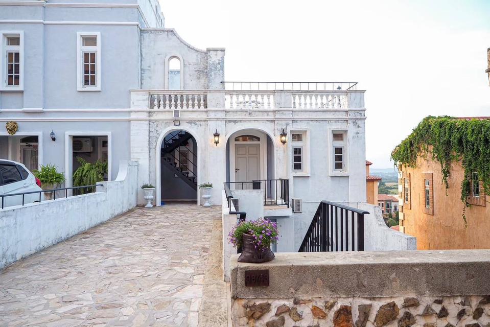 ขายบ้านพักตากอากาศเขาใหญ่ โครงการ ดิไอรี่ The Eyrie (ติดทอสคาน่า) 5 ห้องนอน พร้อมดาดฟ้าเทควิวอุทยานแห่งชาติเขาใหญ่ สนามกอล์ฟToscana เหมาะไว้พักผ่อนลงท 2