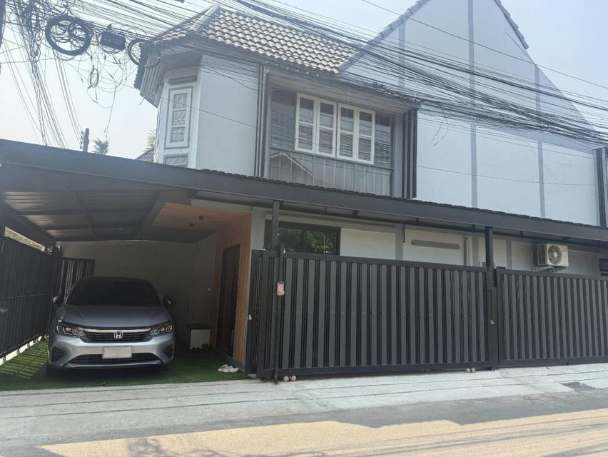 ขายทาวน์เฮ้าส์ 2 ชั้น ในช้างคลาน ขนาด 22 ตร.ว. ถนนป่าพร้าว ใกล้สนามบินเชียงใหม่ 1