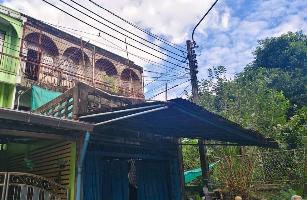 ทาวน์เฮ้าส์ ใจกลางเมิอง 4 ชั้น 2 คูหา ทำเลทอง สาธุประดิษฐ์ อยู่ดี พระราม3 2