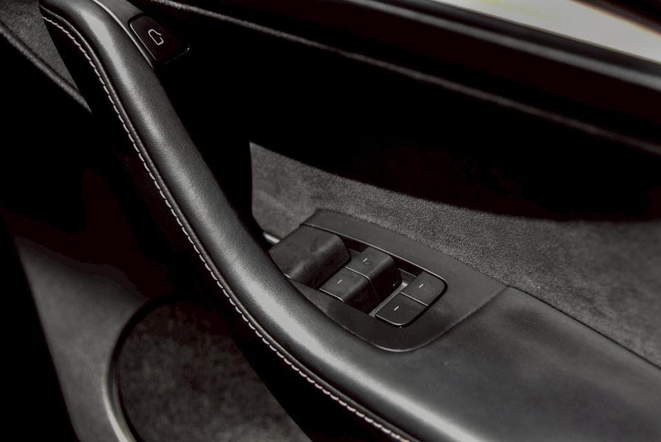 TESLA Model Y Long Range AWD AT 2023 17