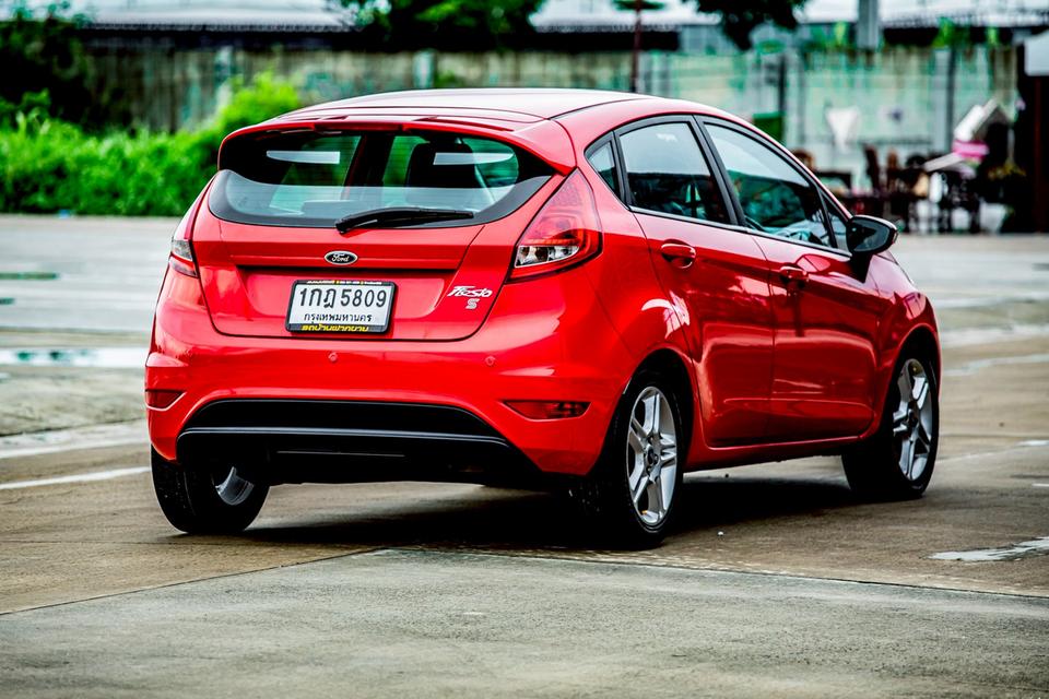 Ford Fiesta 1.5 Sport 5 ประตู สีแดง เกียร์ออโต้ ปี 2012  7