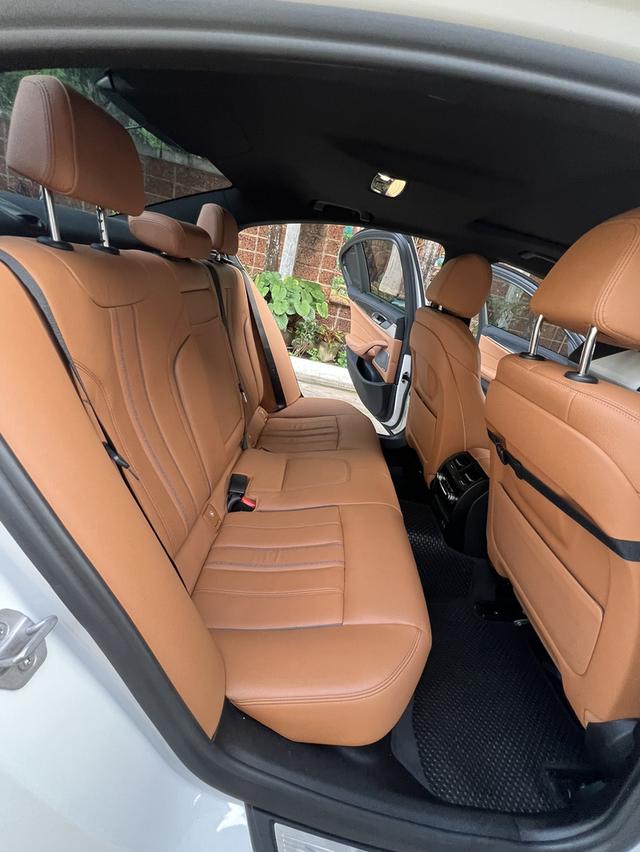 รหัสรถ KPV567 2022 BMW 530e Msprort 8