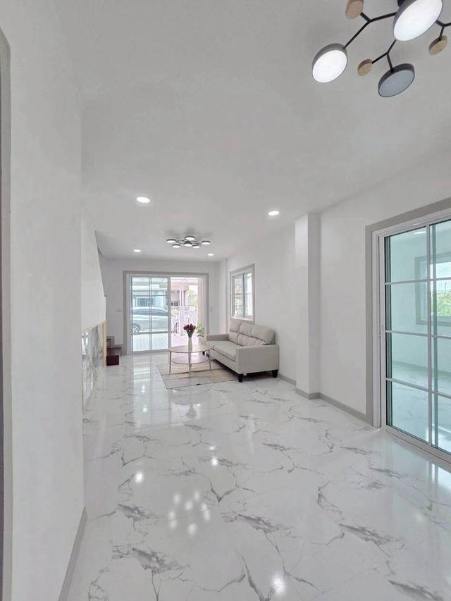 🚗🚗 จอดรถในบ้านได้ถึง 2 คัน 🚗🚗หมู่บ้านบัวทอง4  (คุณาภัทร) บางบัวทองทาวน์เฮ้าส์ 2 ชั้น  หลังมุมในส่วนตัว ตกแต่งใหม่พร้อมอยู่ 9