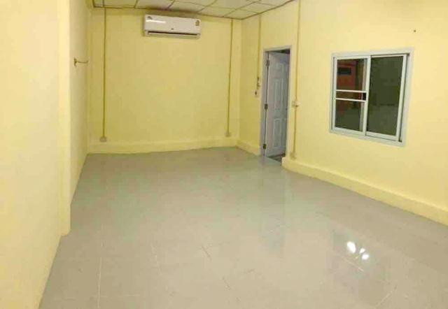 เซ็นทรัล พระราม 2 5 กม. บางกระดี่ 4-10 รพ.พระราม 2 2.8กม. โกดังให้เช่าใหญ่ ออฟฟิศติดแอร์ 104 ตร.วา. 416 ตร.ม.1นอน 4