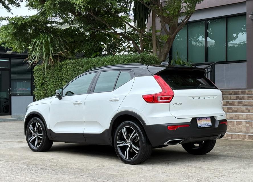 2020 VOLVO XC 40 T5 R DESIGN รุ่น TOP รถมือเดียวออกป้ายแดง รถวิ่งน้อย เข้าศูนย์ทุกระยะ รถไม่เคยมีอุบัติเหตุครับ รูปที่ 6