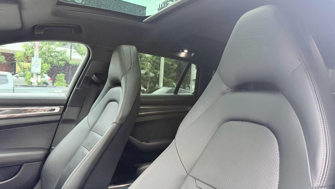 PORSCHE PANAMERA 2.9 E-HYBRID 2019 เป็นตัว 5 ประตู สี Crayon รูปที่ 6